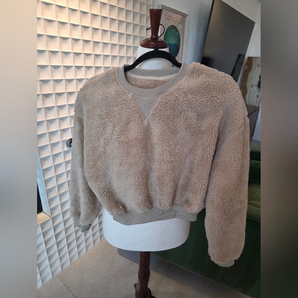 Savage X Fenty Undercover Softie Plush Teddy Cropped Sweatshirt, Doe Eyed Beige - Picture 5 of 8